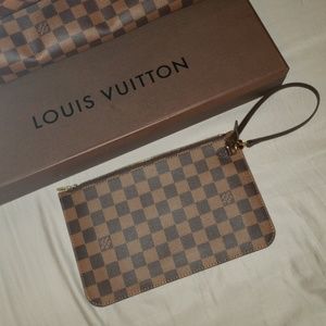 Louis Vuitton neverfull pouch